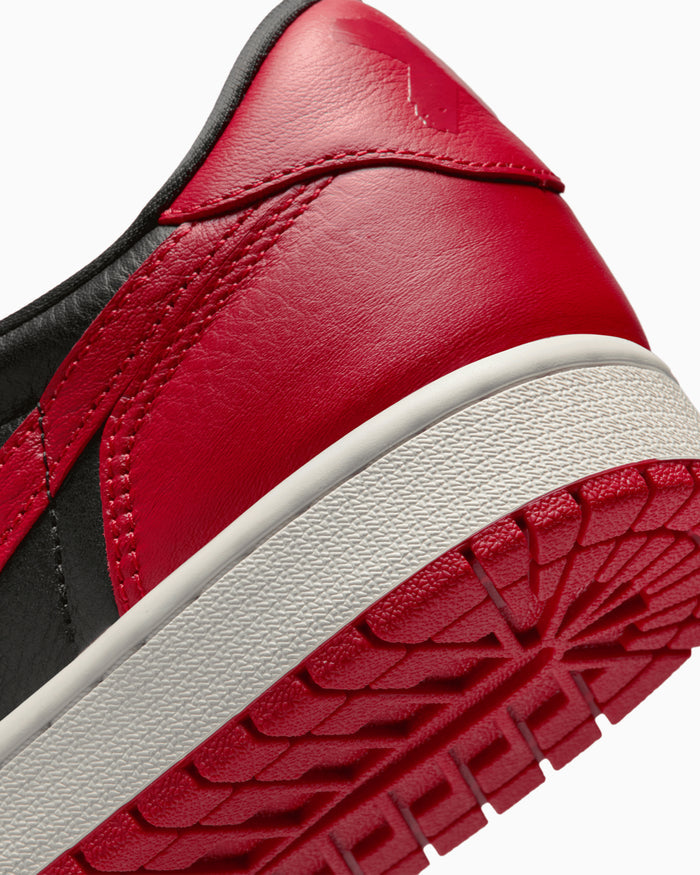 Sneakers Air Jordan 1 Retro Low OG "Banned" - IW6276-001