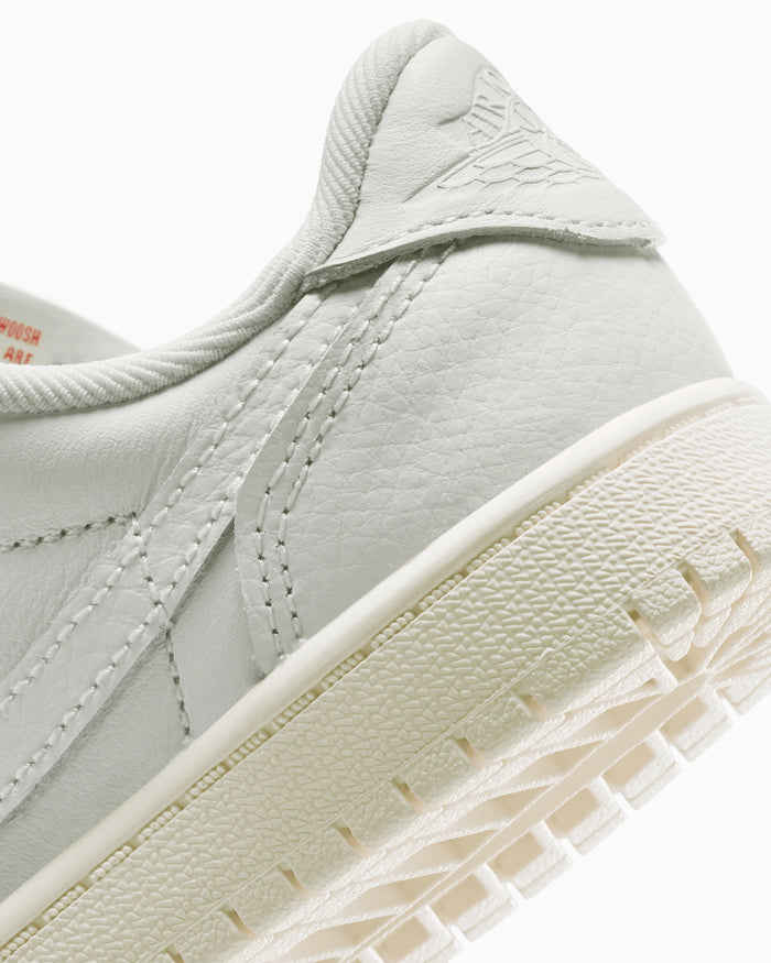 Sneakers Air Jordan 1 Retro Low OG "Sail and University Red" (PS) - HQ6996-100