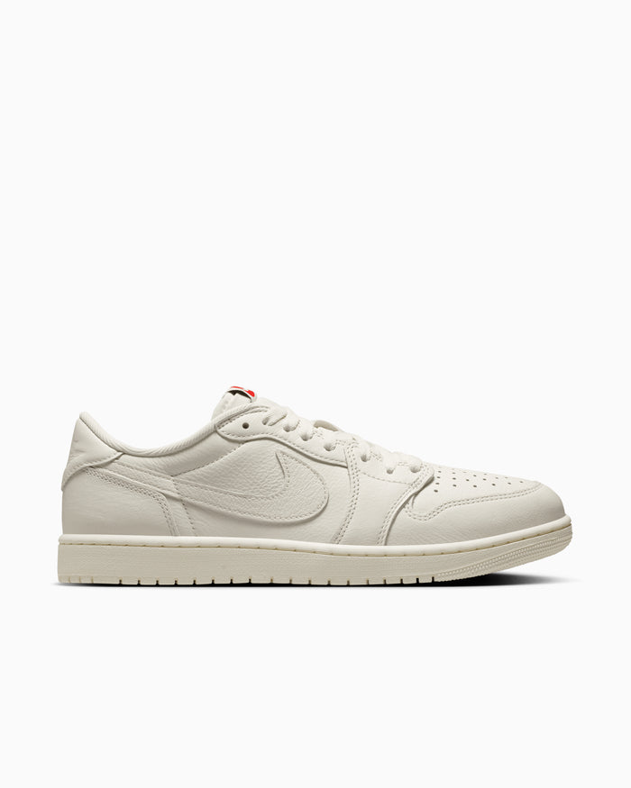 Sneakers Air Jordan 1 Retro Low OG "Sail and University Red" - HQ6998-100