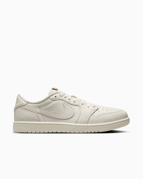 Sneakers Air Jordan 1 Retro Low OG "Sail and University Red" - HQ6998-100