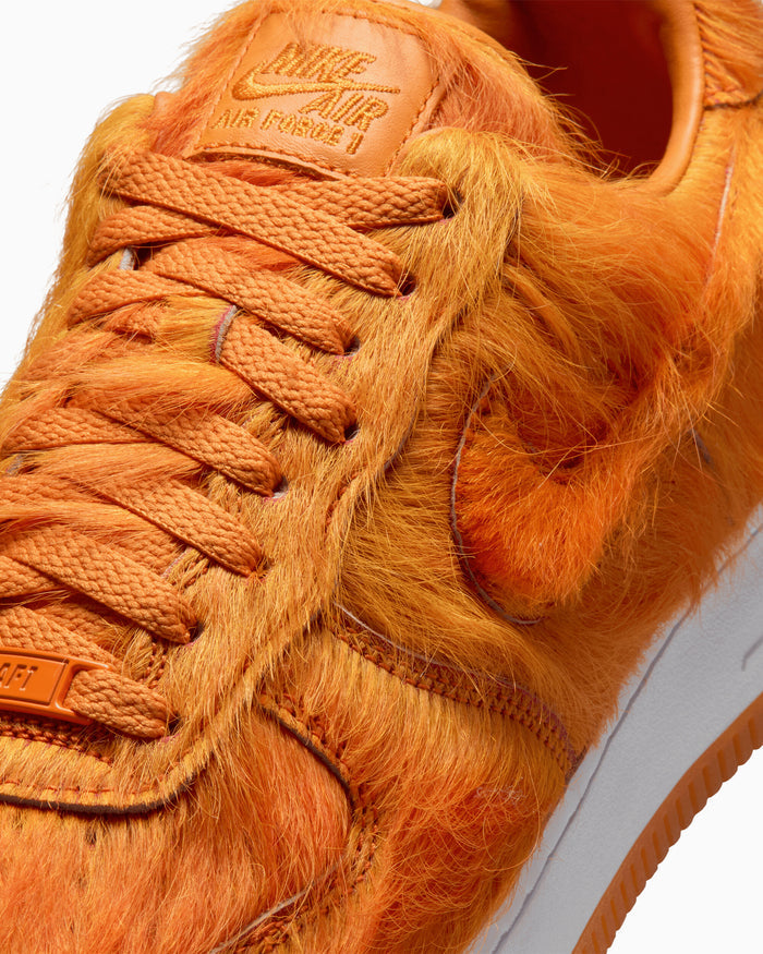 Sneakers Nike Air Force 1 QS "Orange Pony Hair" - IR1940-800