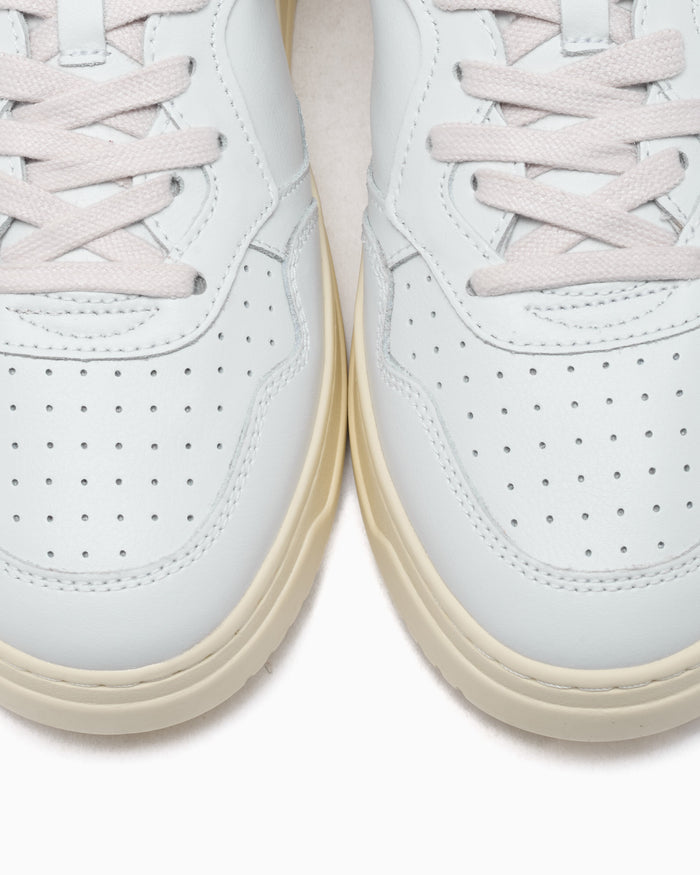 Sneakers Autry Women's Medalist Low Leather - AULWLL08