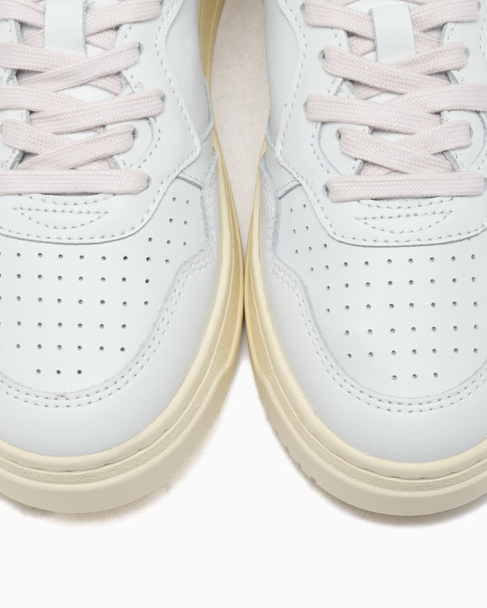 Sneakers Autry Women's Medalist Low Leather - AULWLL11