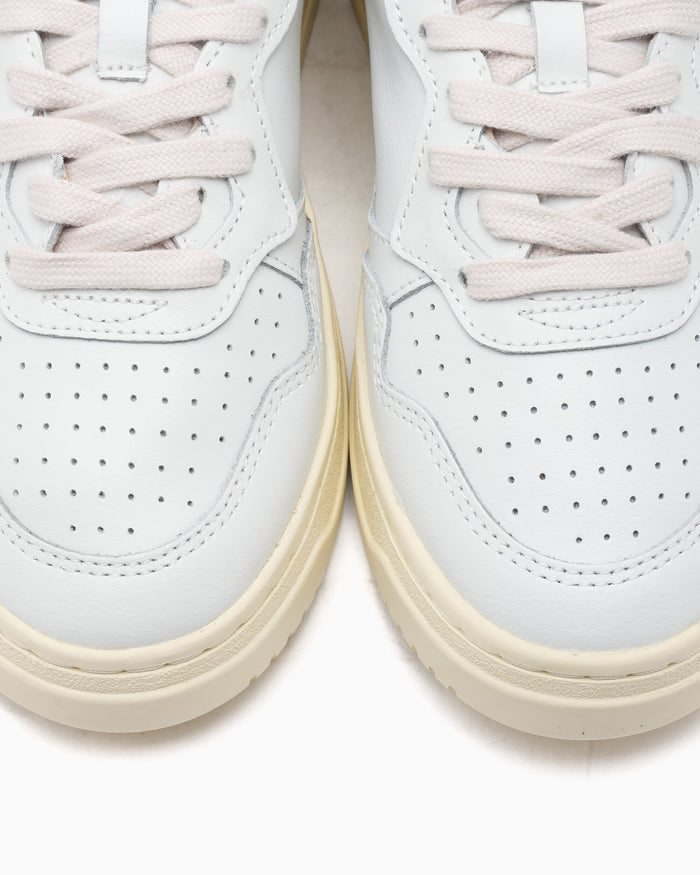 Sneakers Autry Women's Medalist Low - AULWBJ02