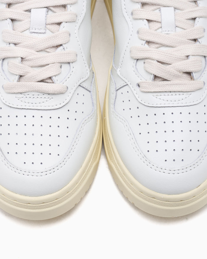 Sneakers Autry Women's Medalist Low - AULWBJ04