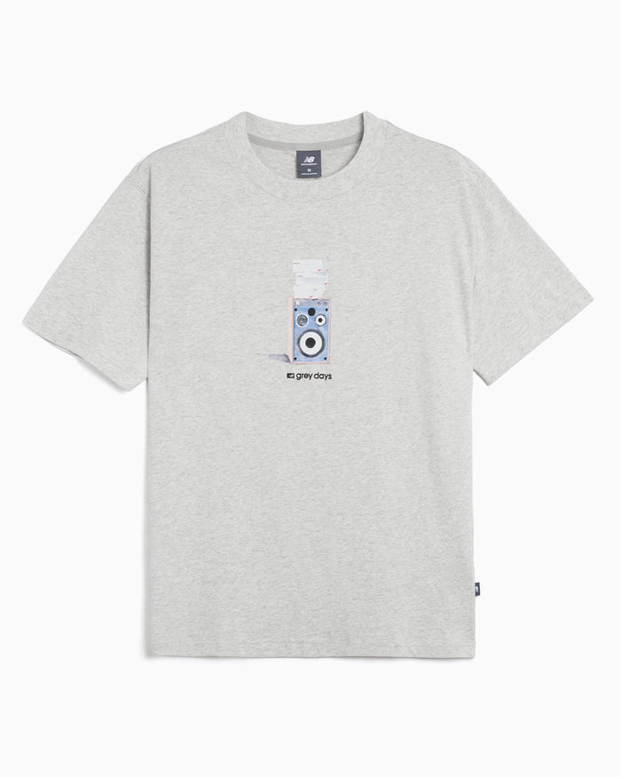 T-Shirts New Balance Grey Days "Speaker" Graphic Relaxed Men's T-Shirt - MT61552A