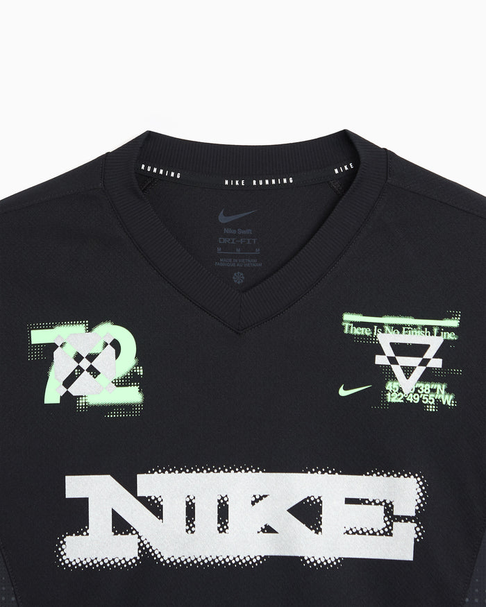 T-Shirts Nike Swift Running Graphic Long-Sleeved Slim Women's T-Shirt - IM7542-010