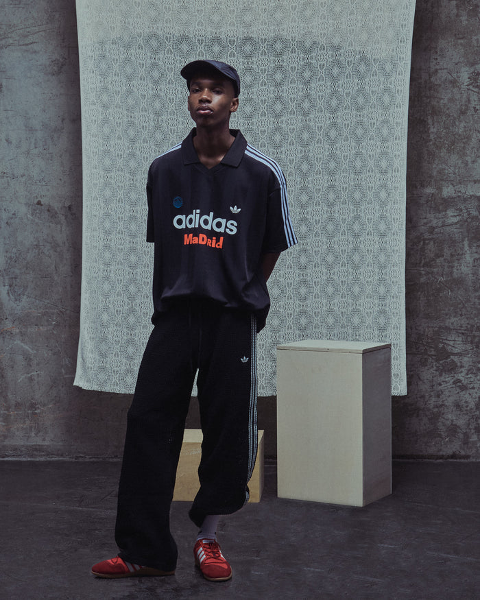 T-Shirts adidas Originals x Bad Bunny DtMF Tour Merch "Madrid" Graphic Relaxed Men's Jersey T-Shirt - LH0436