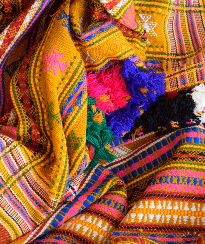 KACCHI WOOLEN HANDWOVEN SHAWL