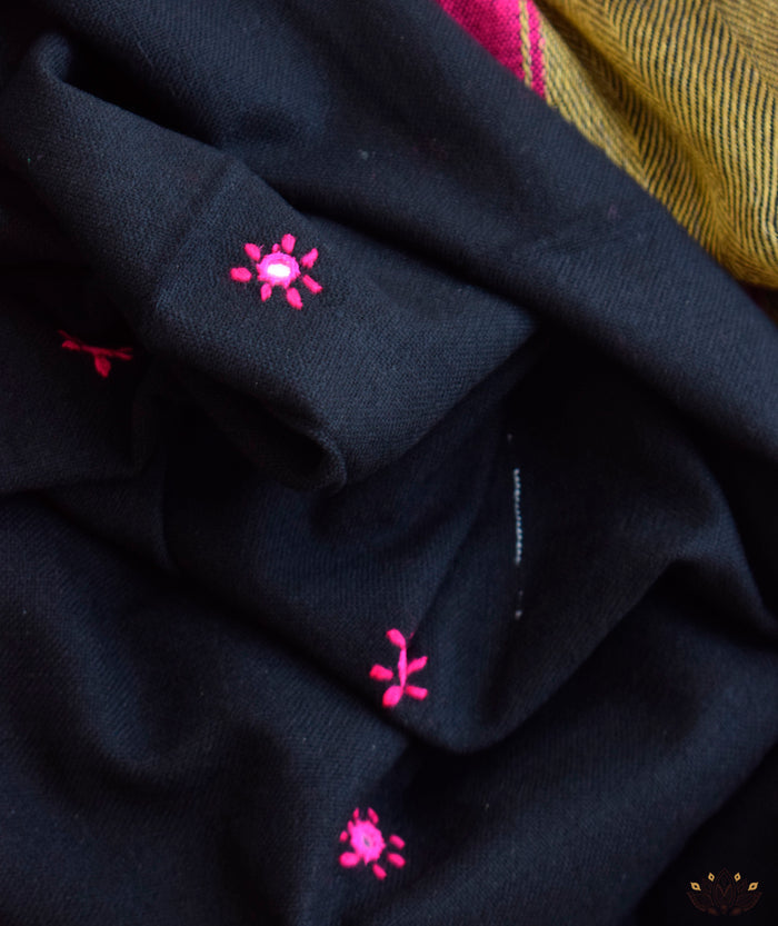KACCHI WOOLEN HANDWOVEN SHAWL