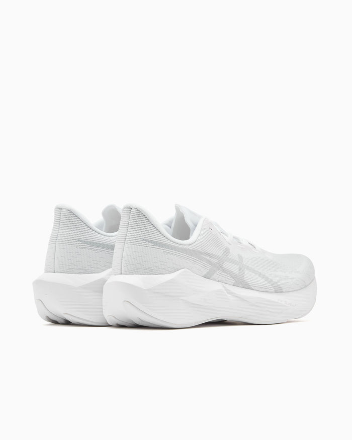 Sneakers ASICS Novablast 6 - 1011C243-100