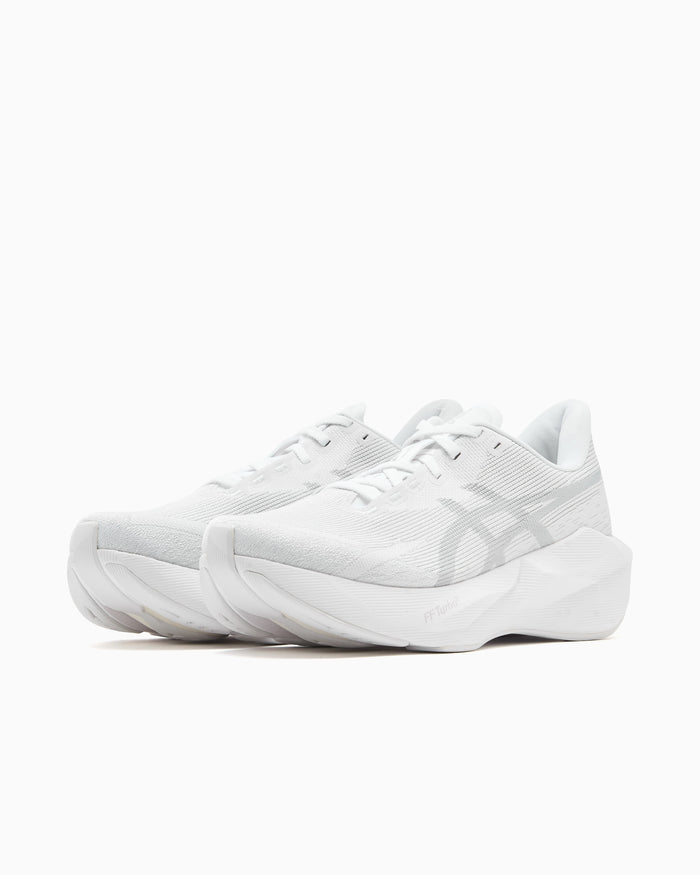 Sneakers ASICS Novablast 6 - 1011C243-100