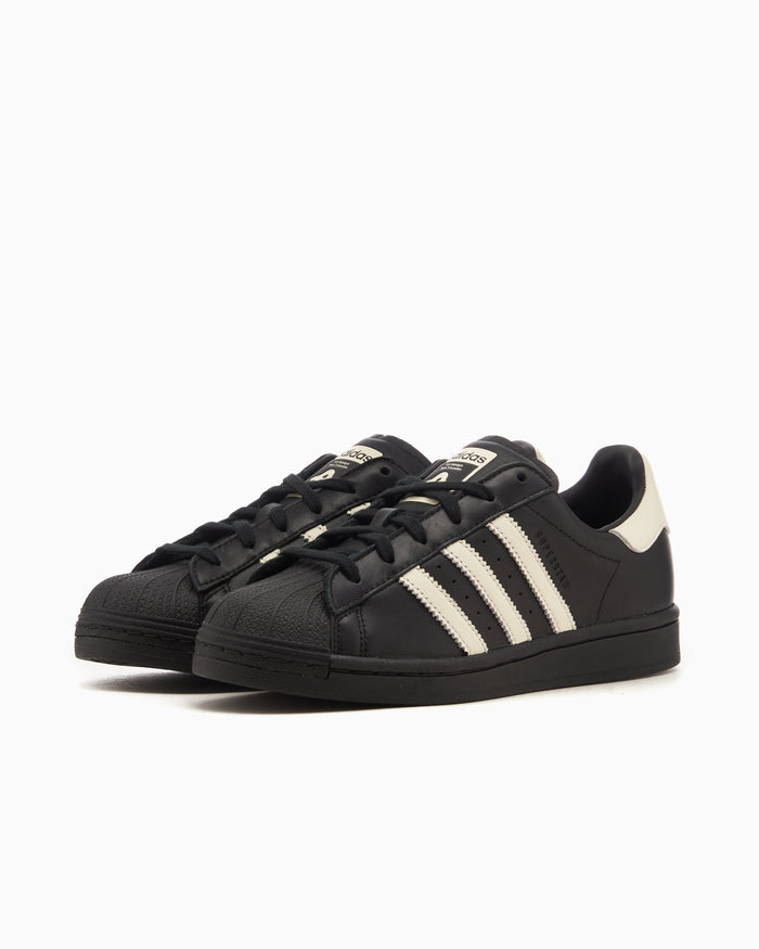 Sneakers adidas Originals x AVAVAV Women's Superfinger Superstar - JP7141