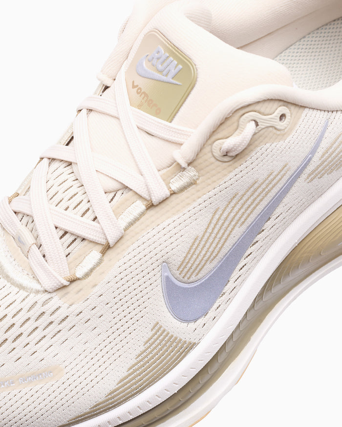 Sneakers Nike Vomero 18 ESS - IM8333-200