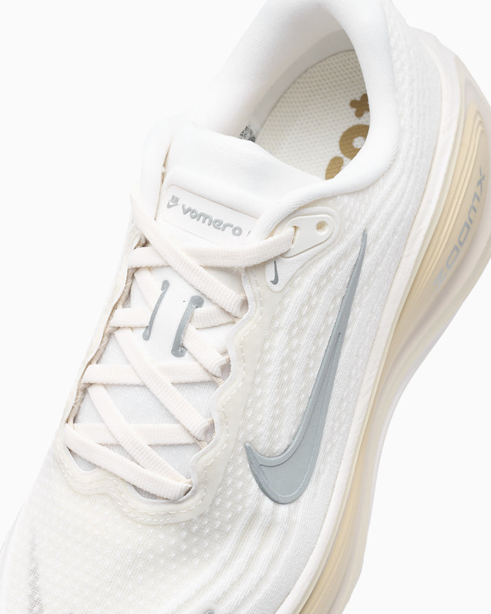 Sneakers Nike Vomero Plus Essentials - IM8336-100
