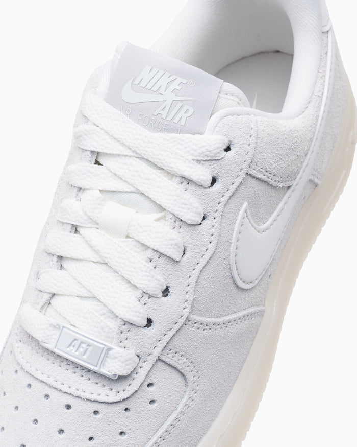 Sneakers Nike Women's Air Force 1 '07 SE "Suede" - IQ0136-100