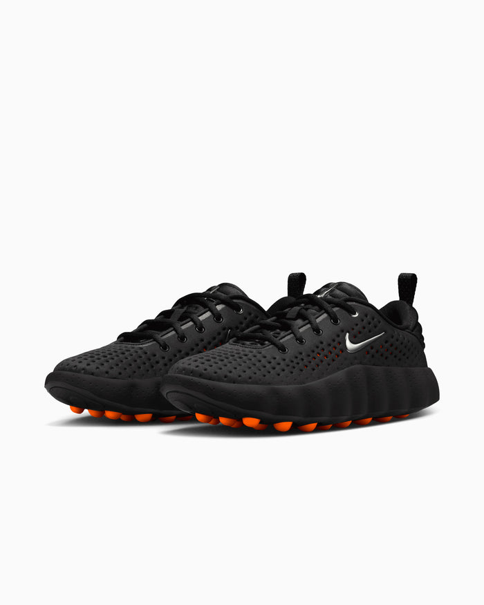 Sneakers Nike Women's Mind 002 "Black Hyper Crimson" - HQ4310-001