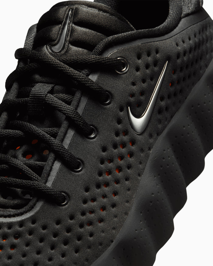 Sneakers Nike Women's Mind 002 "Black Hyper Crimson" - HQ4310-001