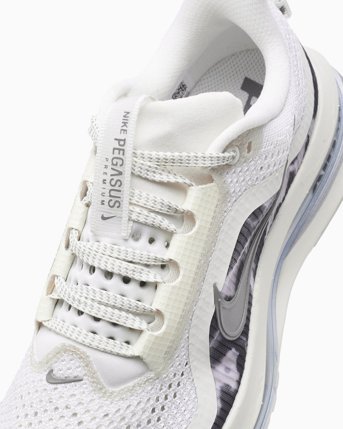 Sneakers Nike Women's Pegasus Premium SE - IO8232-002