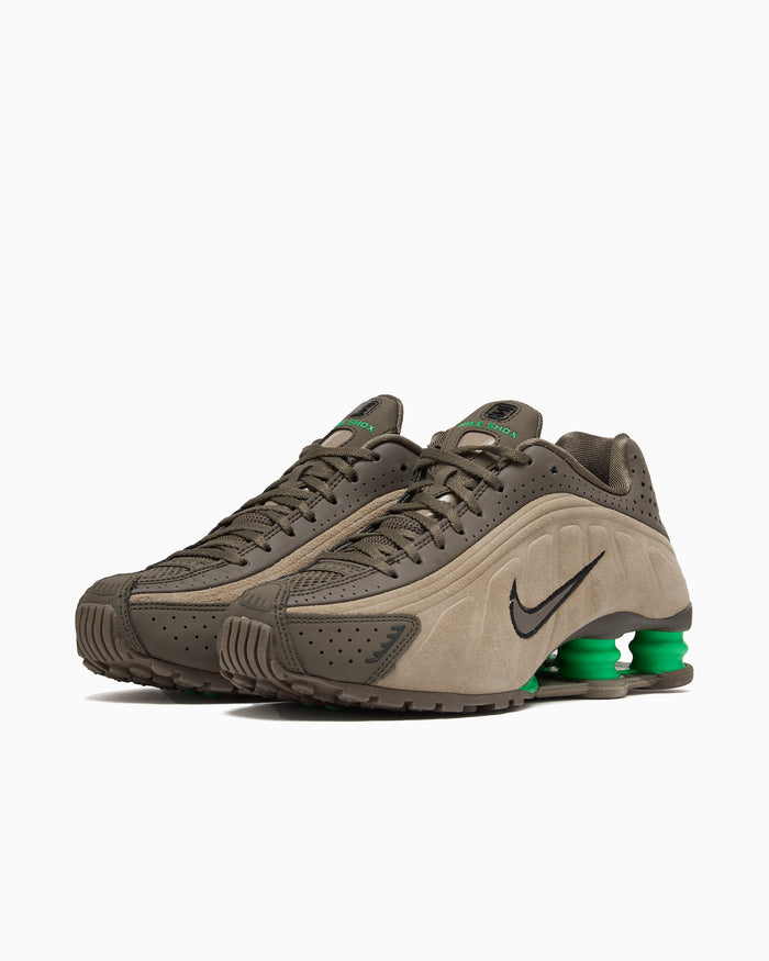 Sneakers Nike Women's Shox R4 - HQ7739-200