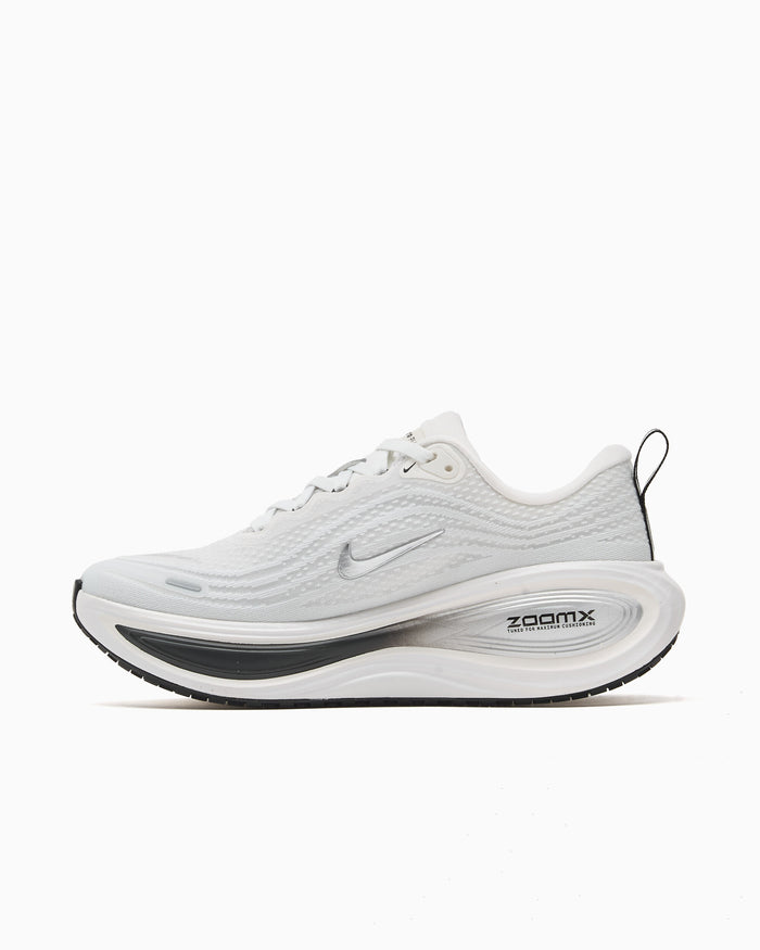 Sneakers Nike Women's Vomero Plus ESS - IO9916-101