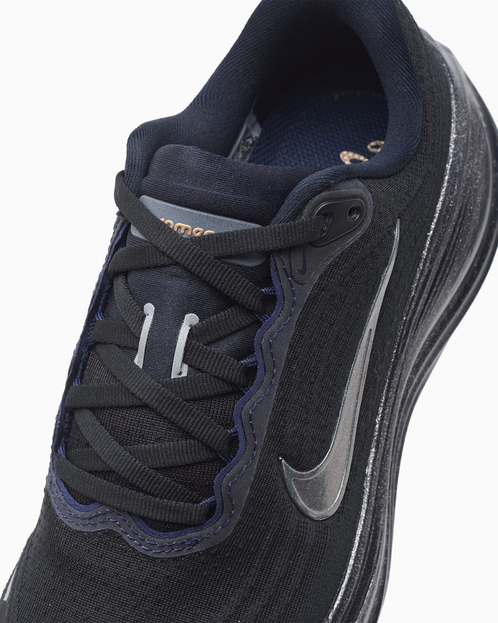 Sneakers Nike Women's Vomero Plus "Keely Hodkinson" - IR7193-400