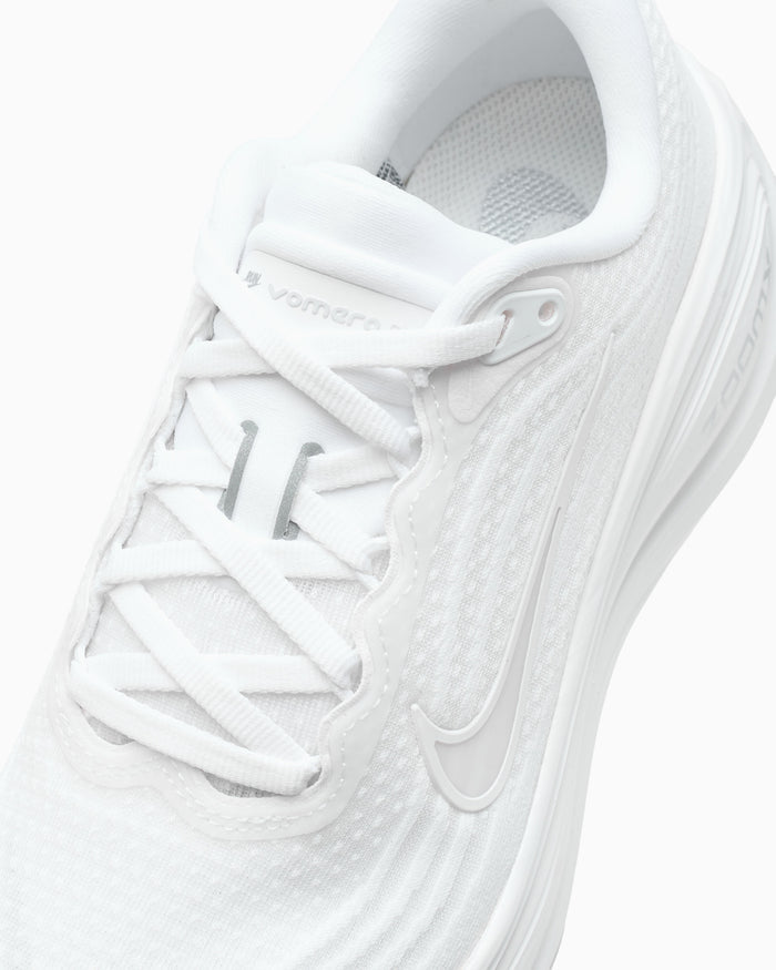 Sneakers Nike Women's Vomero Plus - HV8154-102