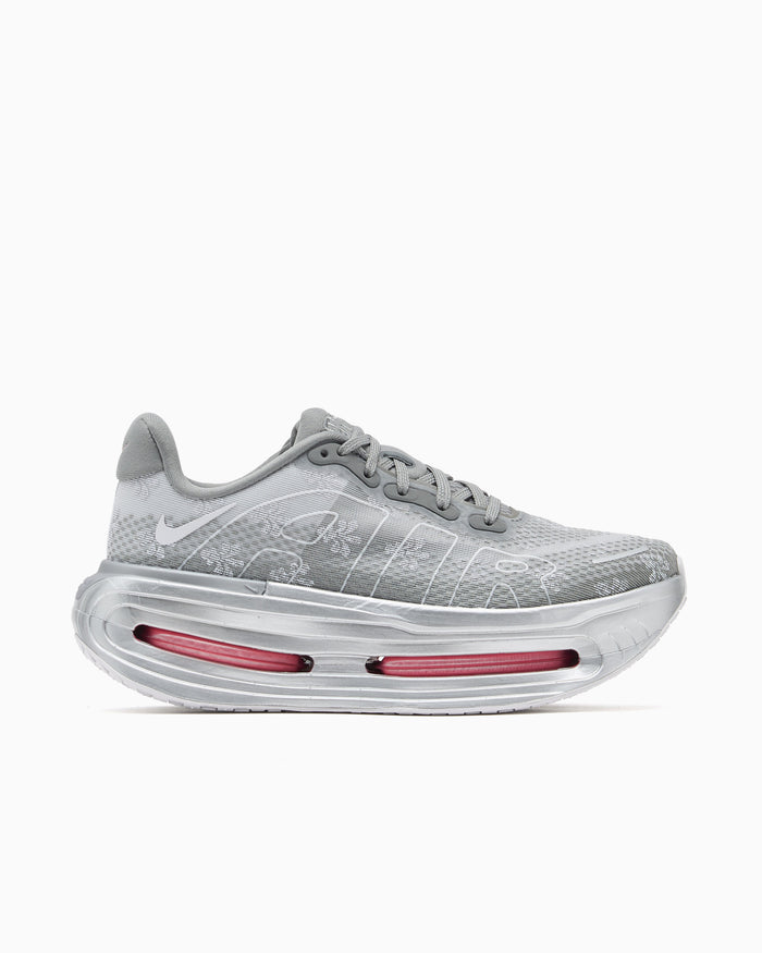Sneakers Nike Women's Vomero Premium QS "Fleur De Lis" - IQ0028-001