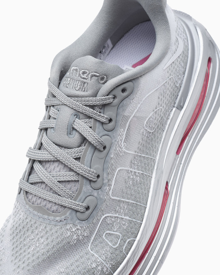 Sneakers Nike Women's Vomero Premium QS "Fleur De Lis" - IQ0028-001