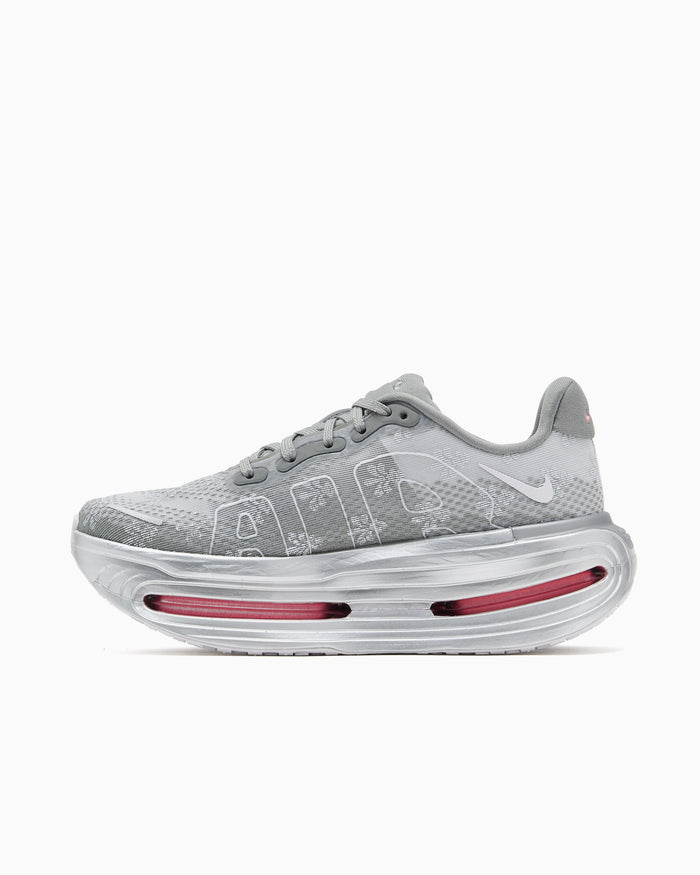 Sneakers Nike Women's Vomero Premium QS "Fleur De Lis" - IQ0028-001
