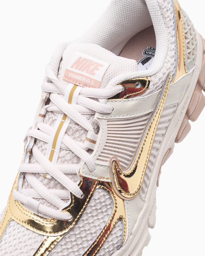 Sneakers Nike Women's Zoom Vomero 5 "Chrome" - IV4311-101