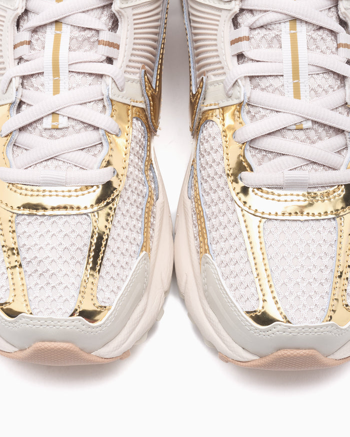 Sneakers Nike Women's Zoom Vomero 5 "Chrome" - IV4311-101