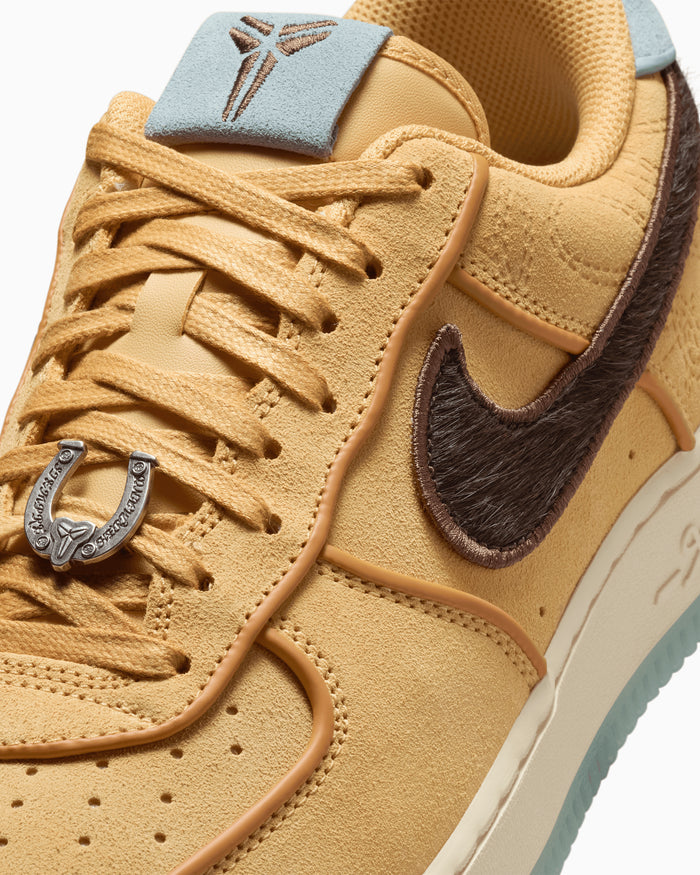 Sneakers Nike x Kobe Bryant Air Force 1 Low Protro "Siempre Mio" - IM0582-700